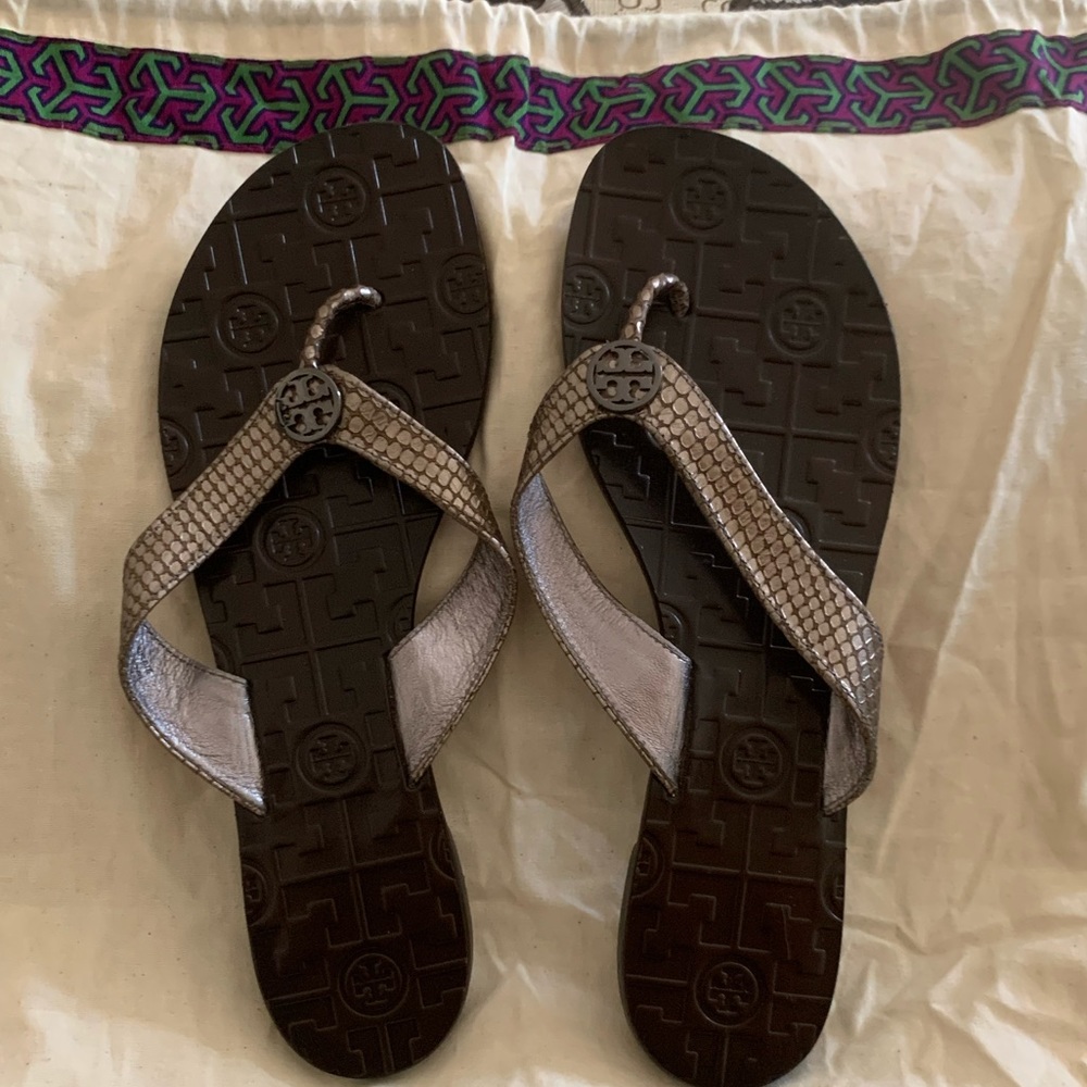 Flat sandal